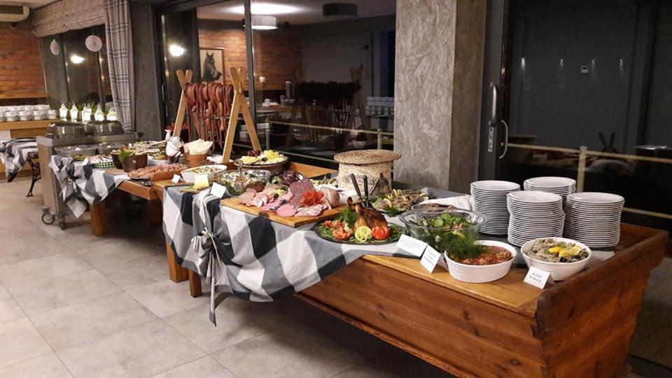 Hotel Stara Stajnia Pleszew Exteriér fotografie